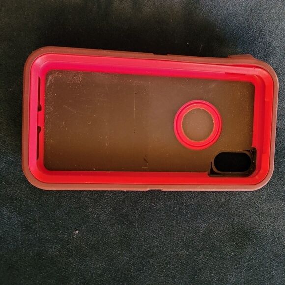 6x3.25.5ozHard thick plastic with those round stick things to hold your phone - Picture 1 of 4